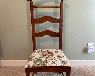 (F20) $80 Vintage Valet Chair / Butler Chair. 