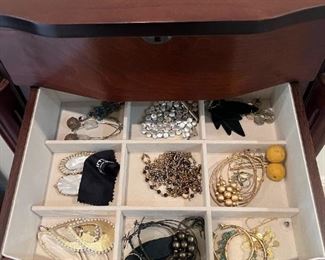jewelry, silver, costume jewelry, Kendra Scott