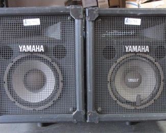 LOT OF 2 YAMAHA SPEAKERS (20"X17"X10") ON STANDS