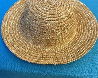 Straw Hats for Dolls. 22 straw hats for dolls - 5 different sizes.
