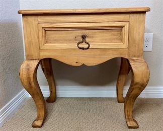 Torro Furniture Nightstand
Nightstand from Torro Furniture, made in Mexico. H23" x W23 1/2" x D17". May have dings/scuffs/scratches. Matches Lots 1 and 2. Heavy bulky item.