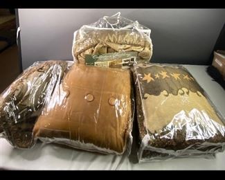 Bedding accessories / pillows