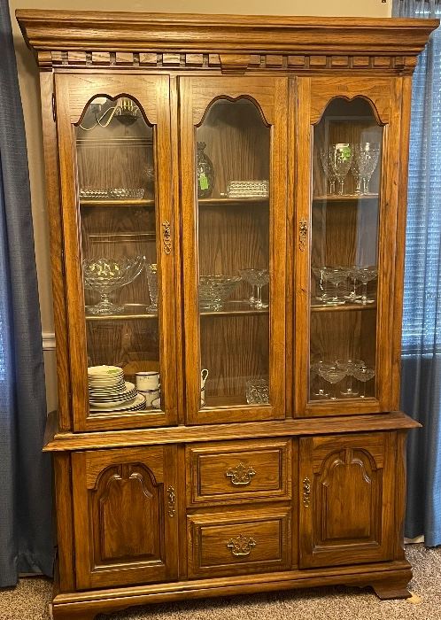 China Hutch in excellent condition 