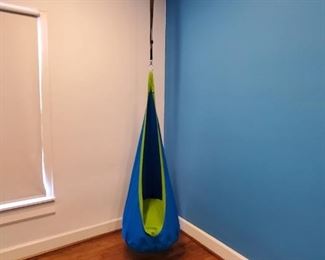 Kids blue and green fabric hanging chair with inflatable pillow and extendable hanging ceiling mount