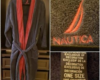 Men's Nautica Navy w/ Maroon Collar Plush Robe w/ 2 Pockets & Plush Belt (100% Poly) (never worn)  [$70 Market Value]  SELLING PRICE: $23