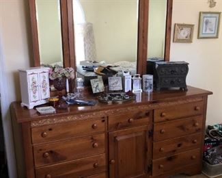 Dresser w/ Mirror, Jewelry Boxes