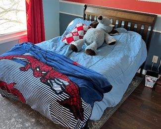 Children’s bed, convertible from kid to twin size