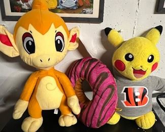 Pokémon plush animals and Pokémon puzzle
