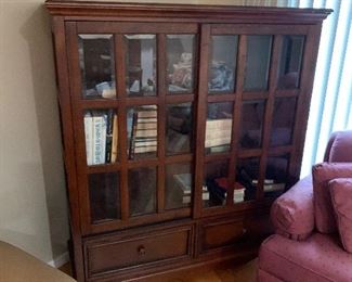 Book case/cabinet