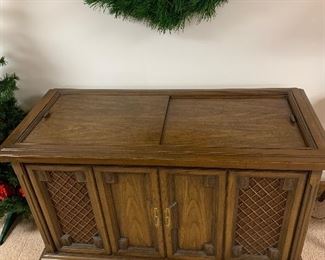 Magnovox Stereo console with record player