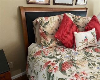 Bassett 5th Avenue Queen Sleigh bed with headboard with black leather inset and low panel footboard