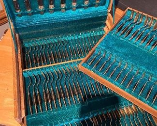 carrying box has three trays