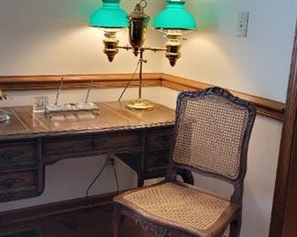 Sligh Furniture Holland Chicago Queen Anne style desk