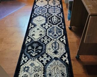 Henley Quincy runner, polyester, 96" x 26"