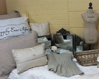 QUEEN SIZE ENSEMBLE - TOP QUALITY DUVET, DUST RUFFLE, 2 THROW PILLOWS, 2 SHAMS WITH PILLOWS & 1 "HAPPILY EVER AFTER" CASE WITH PILLOW.