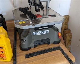 This saw also comes with the accessories to hang it on the wall.