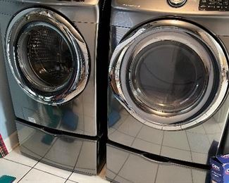 Very nice washer and dryer with storage underneath 