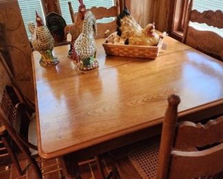 Beautiful antique oak farm table on casters, with 3 leaves and 6 matching chairs 
