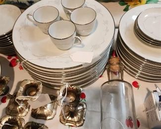 Service for 10 of beautiful Noritake china "Casablanca pattern"