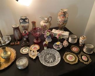 MISCELLANEOUS  VINTAGE GLASS COLLECTIBLES 