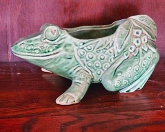 Mccoy pottery frog 
