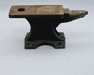 Small Anvil. Aprox size of hand 