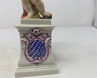 Porcelain colored and gilt decoration figurines with Impressed marks