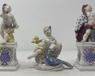 Porcelain colored and gilt decoration figurines with Impressed marks