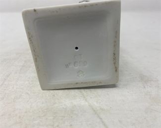 Porcelain colored and gilt decoration figurines with Impressed marks