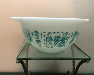 Amish butterprint small bowl