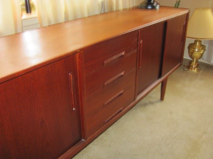 1 Credenza