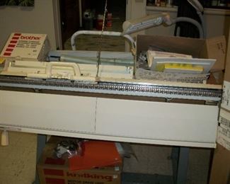 Brother KH2260 knitting machine, extras