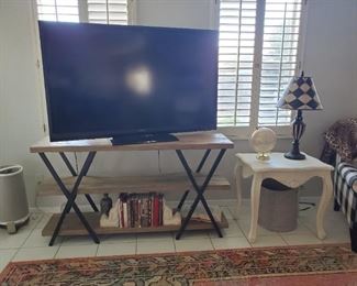 Sharp TV 60 inch
Table 60x32
