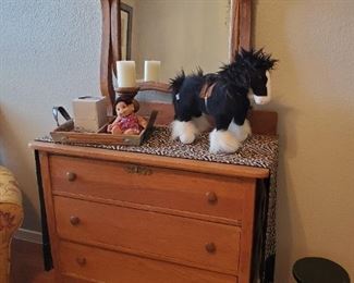 Antique Vanity dresser with mirror 
Dresser- 36x33x18
Mirror-26x22
63 inches high including mirror