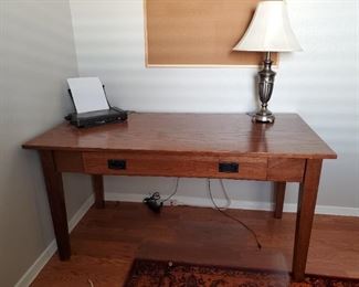 Wooden desk
60x30x30