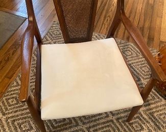 MCM chair have 2 same 