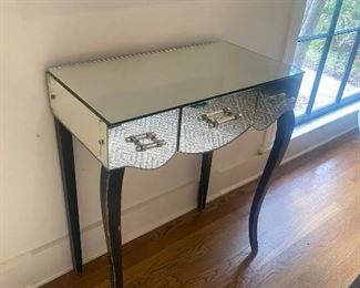 Mirrored table with drawers 