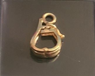 14k yellow gold jump ring pendant