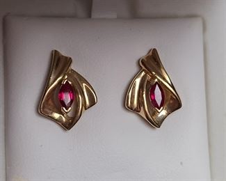 14k yellow gold & Ruby earrings