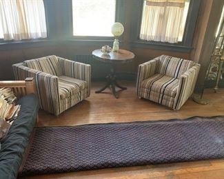 Mahogany Table / Pair of Easy Chairs / Rug 