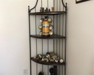 Practical corner shelf unit.