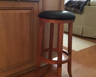 1 single barstool