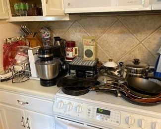 Kitchen Counter • Vignette