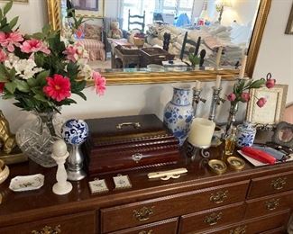 Dresser Top • Vignette