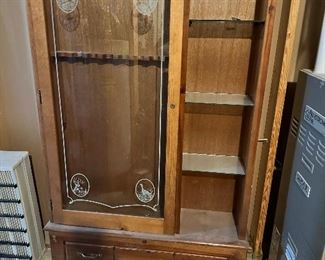 Gun cabinet 400.00
