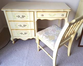 YOUNG HINKLE LEXINGTON DESK CHAIR