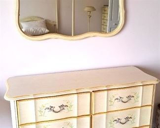 YOUNG HINKLE LEXINGTON DRESSER MIRROR