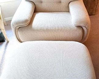 MID CENTURY STYLE CHAIR