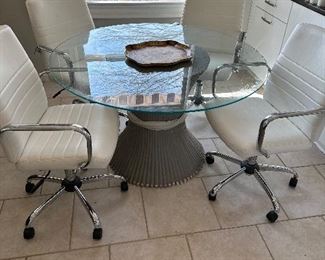 Round Glass Top Pedestal Table 