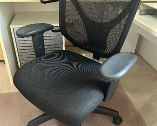 Ergonomic arm chair